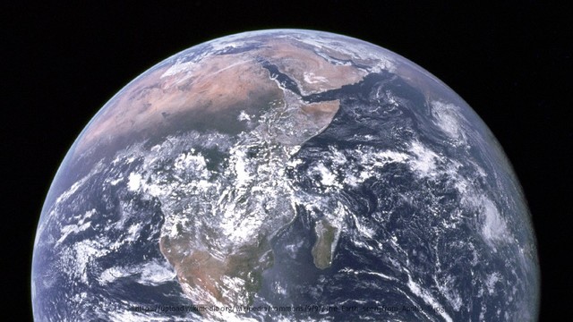 https://upload.wikimedia.org/wikipedia/commons/9/97/The_Earth_seen_from_Apollo_17.jpg
