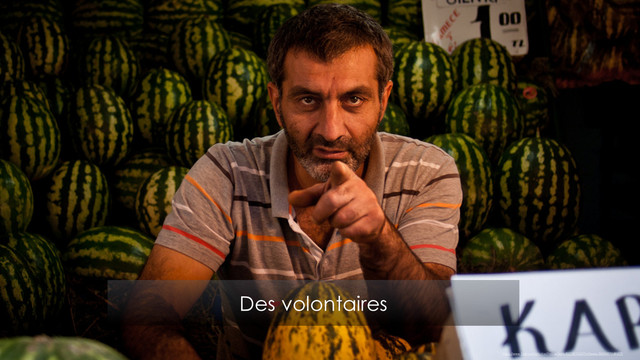 Des volontaires
https://www.ﬂickr.com/photos/theblackstar/6213610837/in/faves-39868676@N07/
