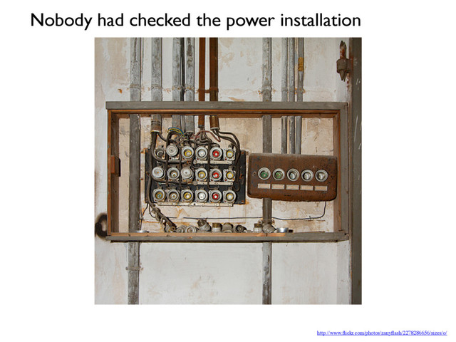 http://www.ﬂickr.com/photos/zanyﬂash/2278286656/sizes/o/
Nobody had checked the power installation
